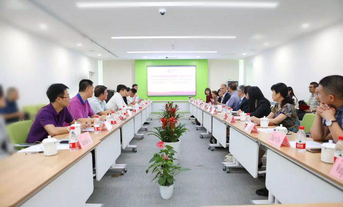 美國醫(yī)療專家走進西安國際醫(yī)學中心，開展國際醫(yī)療合作