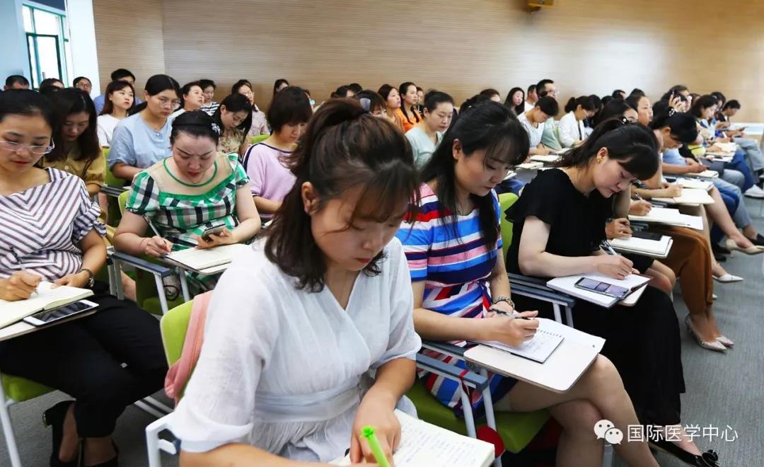 西安國際醫(yī)學(xué)中心舉辦為期兩天的科主任、護(hù)士長(zhǎng)培訓(xùn)