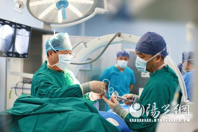 陽光網報道—西安國際醫(yī)學中心骨科醫(yī)院成功治療粉碎性胸椎骨折患者