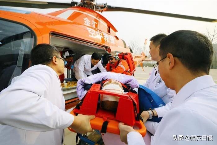 西安日?qǐng)?bào)報(bào)道—65分鐘慶陽—西安！直升機(jī)跨省救援患者
