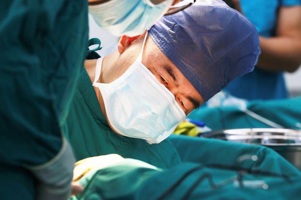 2小時腰圍縮小4cm 這位醫(yī)生曝光了抽脂手術“內幕”……