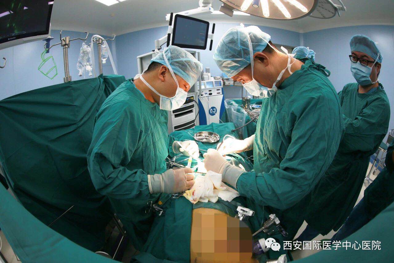 重磅！我院成功完成西北首例四代達芬奇機器人輔助房間隔缺損修補術(shù)