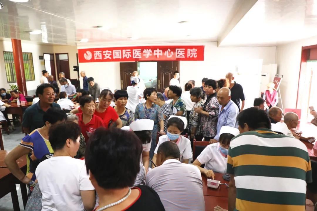 “施天使之愛，佑百姓健康”系列公益義診——走進綠地社區(qū)