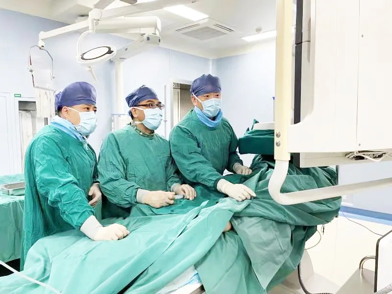 胸悶、腹脹、乏力……患者突發(fā)布加綜合征 介入治療把命救