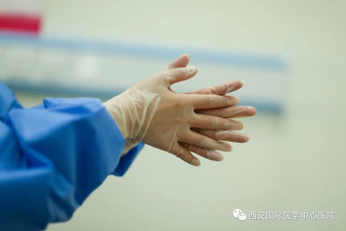 49秒！她的手，已接種了13230人