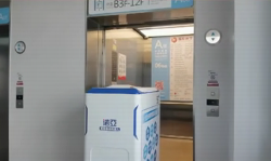 機(jī)器人成精啦！送藥還會(huì)坐電梯
