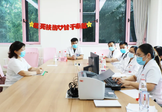 不掛號，解決多個問題，多學科MDT聯合門診讓更年期女性少跑腿，更安心！