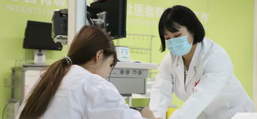 出院手續(xù)床前辦理，“移動結算車”便民又惠民！