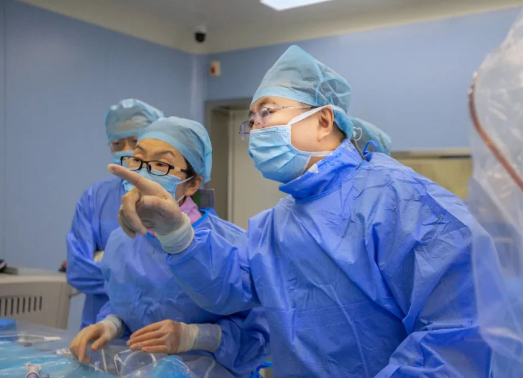 67歲的他輾轉(zhuǎn)大半個(gè)中國(guó)，就為打通“心門(mén)”