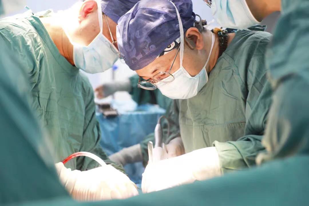 “小小”痔瘡?fù)蝗话l(fā)難，壯年小伙兒直呼救命！