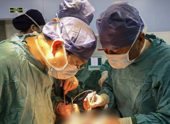 有實(shí)力有擔(dān)當(dāng)！他完成了這臺(tái)“無人敢接”的高難度手術(shù)