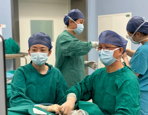 3800公里求醫(yī)路，她終于在這里“針”到病除