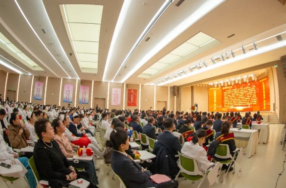 接續(xù)奮斗啟新篇！這場總結(jié)表彰大會奮進感滿滿